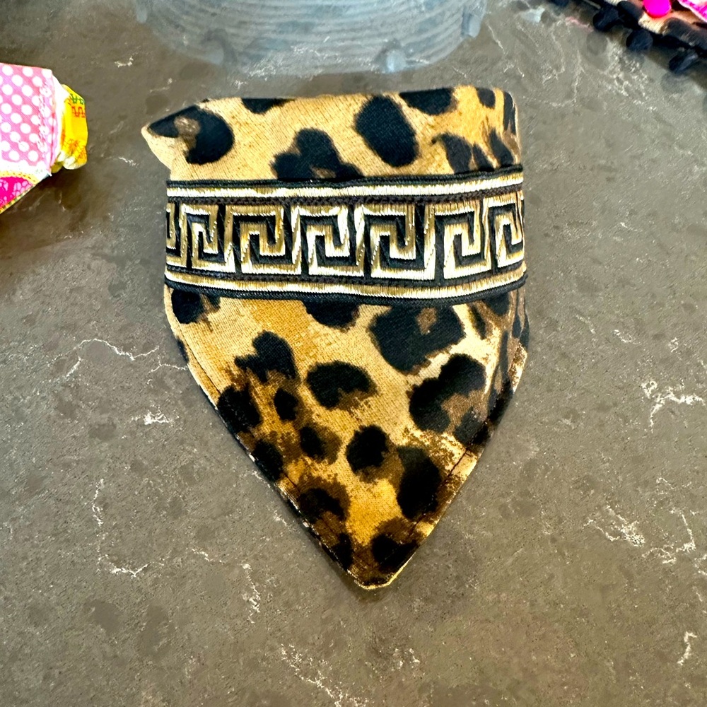 Handcrafted dog bandanna in Sm. Measures 13 to 15 inches around.